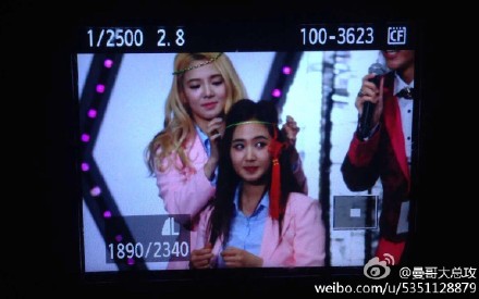 [PIC][29-11-2014]SNSD khởi hành đi Trung Quốc để tham dự "China for GG 1st Fan Party in Bejing" vào sáng nay - Page 3 005Q8N4jjw1ems9nzxmg0j30vw0jx0w9