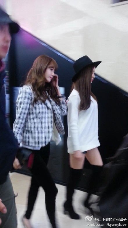 [PIC][03-11-2014]YoonA và SeoHyun xuất hện tại buổi công chiếu bộ phim "Cart" vào tối nay 52e5800ajw1ely38st3ubj20f00qodi2