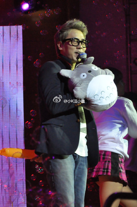 [7.1.12][Pics] Andy Beijing Fanmeet 58e0431ajw1doubcy1ocxj