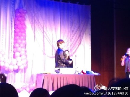 [11.2.12][Pics]JunJin @ Beijing Press Conference + Fanmeet 607c12cajw1dpym8k75l7j