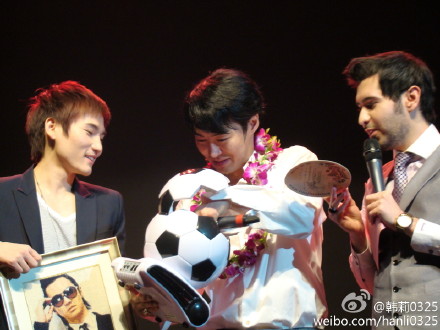 More JunJin at ShangHai FM Pics 629ff35agw1dnyza96acbj