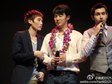 More JunJin at ShangHai FM Pics 629ff35agw1dnyzdxxaqsj