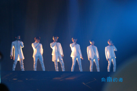 [1.5.12][Fanpics] Shinhwa @ 430 Shanghai concert 6817c672tw1dsionytc52j