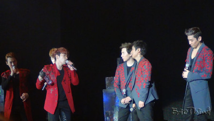 [1.5.12][Fanpics] Shinhwa @ 430 Shanghai concert 68d87365gw1dsira7h491j