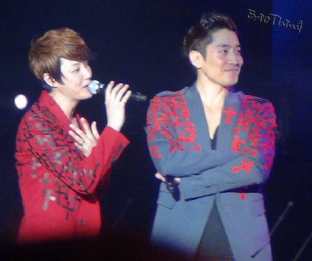 [1.5.12][Fanpics] Shinhwa @ 430 Shanghai concert 68d87365gw1dsirczqttvj