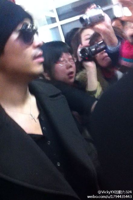 [6.1.12] Eric Seoul-Hongqiao Airport Pics 6af4e973jw1dosve77vkrj