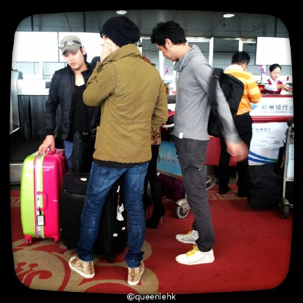 Kim Jeong Hoon llegando a China 797a5f3bjw1dyuiauh8e4j