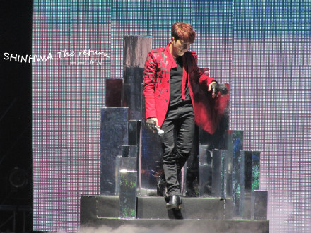 [1.5.12][Fanpics] Shinhwa @ 430 Shanghai concert 8a3c0fc3gw1dsi8yq4espj