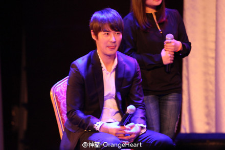 [11.2.12][Pics] JunJin @ Beijing Fanmeet Pics Part 2 95bf3916jw1dpzfhw05k7j