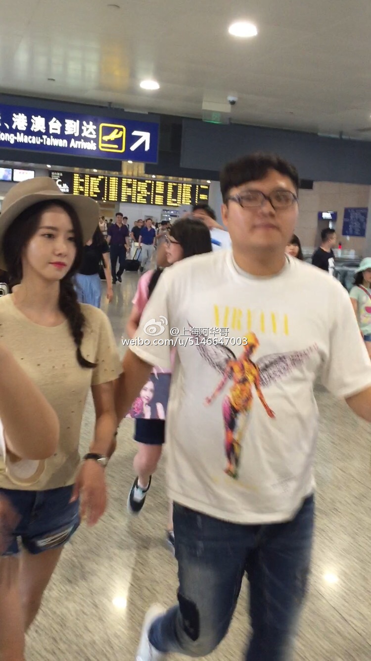 [PIC][25-07-2016]YoonA xuất phát đi Thượng Hải vào chiều nay 005CiNZxgw1f66aq46mwuj30ku112dl0