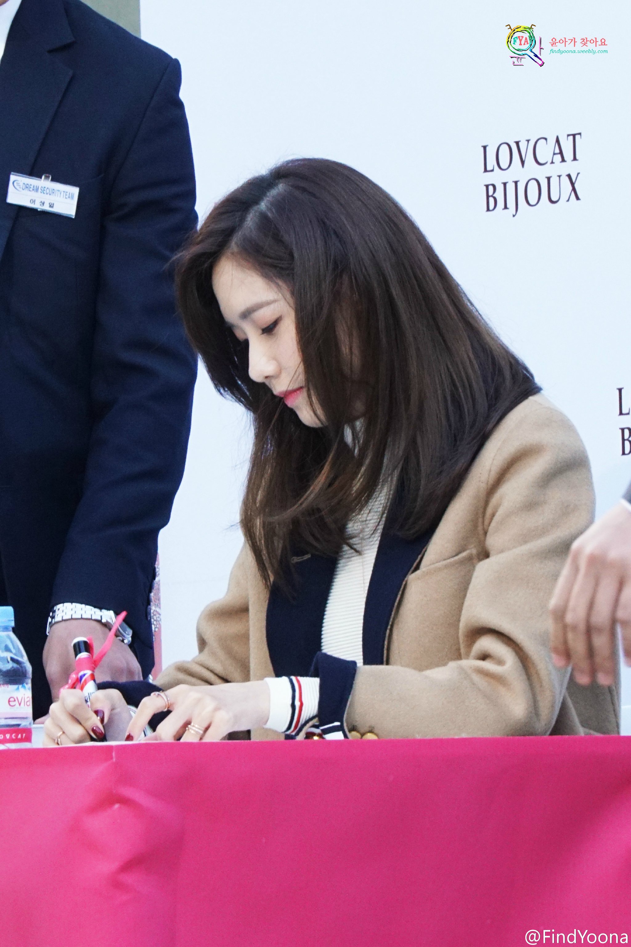 [PIC][24-10-2015]YoonA tham dự buổi fansign cho thương hiệu "LOVCAT" vào chiều nay - Page 5 005E7GA8gw1exfh0uinitj31kw2dc4gq