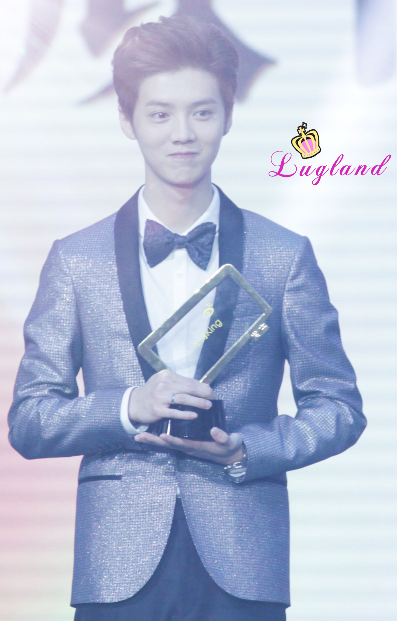 [FANTAKEN] 150115 2014 Weibo Awards Night [100P] 005KJncKjw1eocsbz4s3uj311s1n4k4v