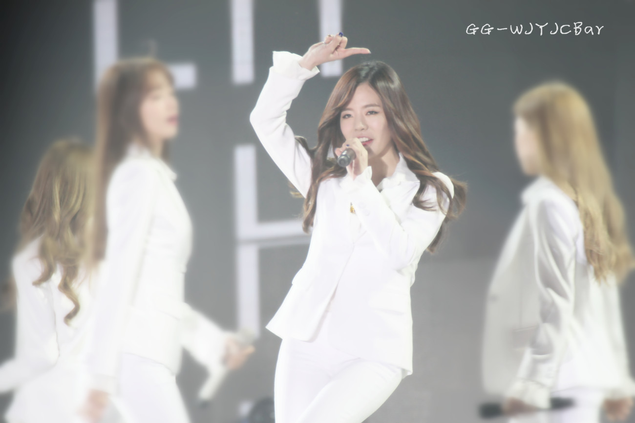 [PIC][24-10-2014]SNSD khởi hành đi Trung Quốc để biểu diễn tại "MBC Korean Music Wave in Beijing 2014" vào chiều nay - Page 4 005uTwEGgw1elog89f9xxj31040o2tbm