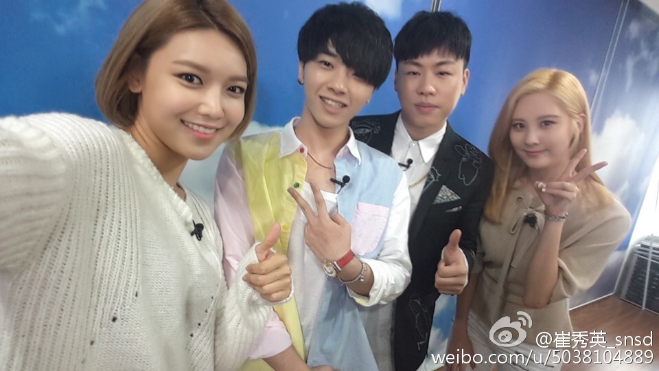 [PIC][08-09-2015]SooYoung và SeoHyun ghi hình cho chương trình "Jiangsu Channel" 005uXnehjw1evy5jzat3ej30qo0f0tbt