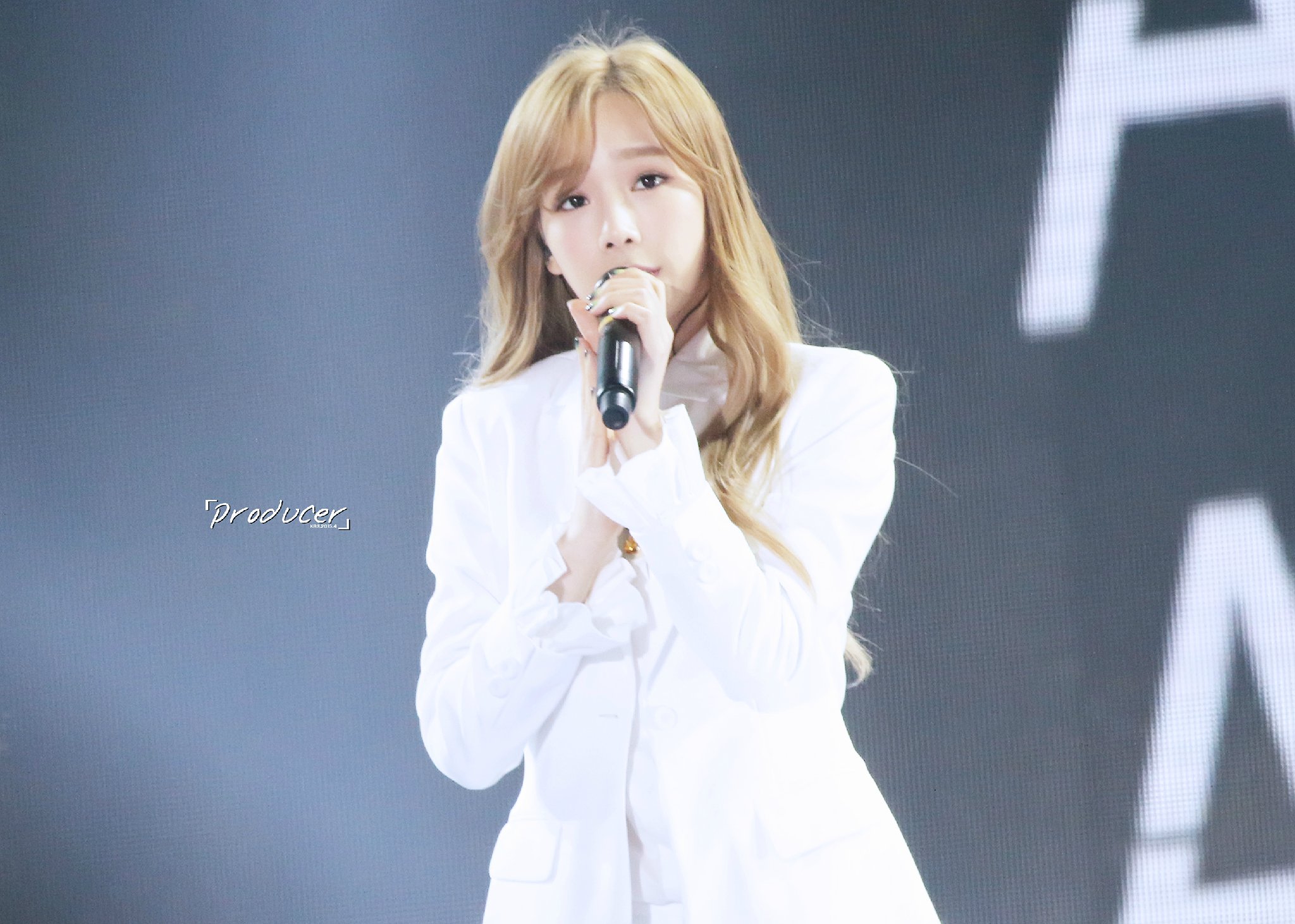 [PIC][24-10-2014]SNSD khởi hành đi Trung Quốc để biểu diễn tại "MBC Korean Music Wave in Beijing 2014" vào chiều nay - Page 11 0062K7DFgw1eqswg4xzjuj31kw14mgvr