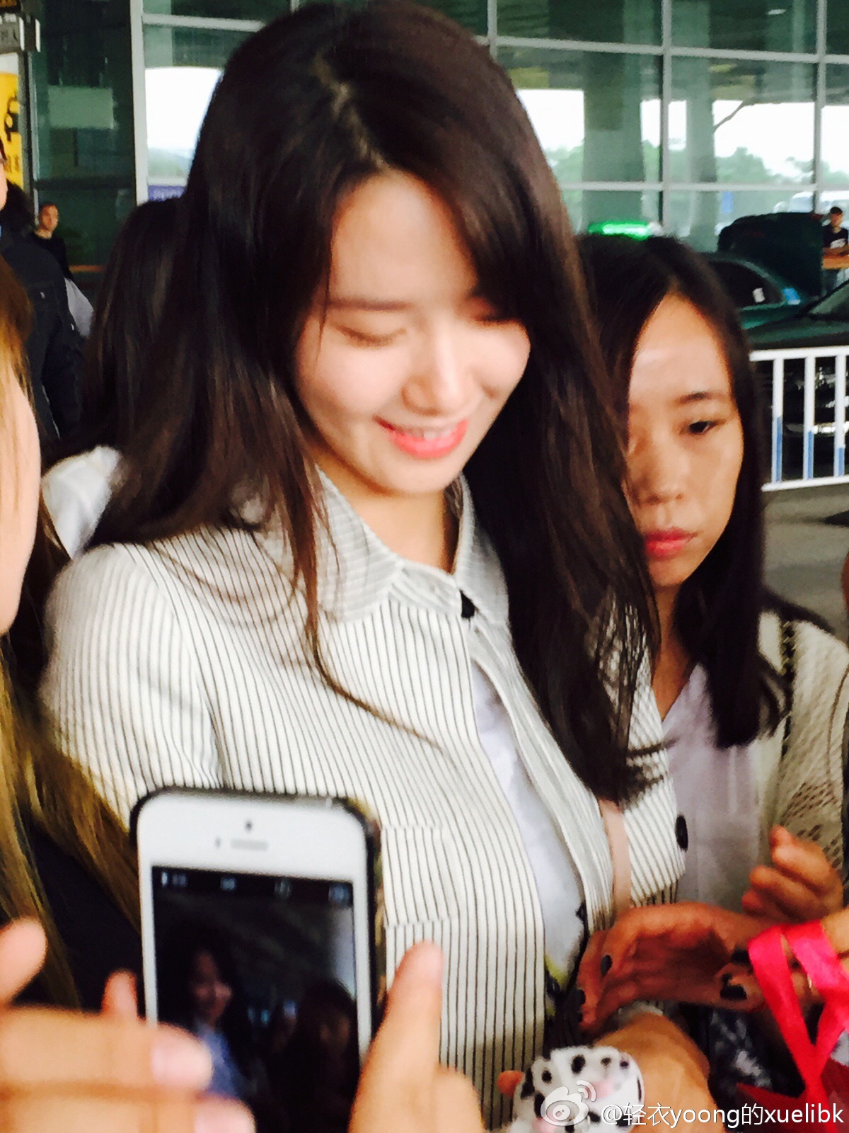 [PIC][20-05-2015]YoonA khởi hành đi Trung Quốc vào trưa nay 3efd2211jw1esaqpghbssj20xc18gds5