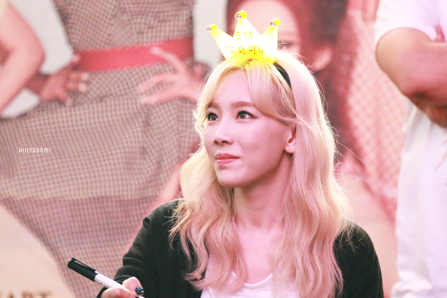 [PIC][27-08-2015]SNSD tham dự buổi fansign đầu tiên cho Album thứ 5 - "LION HEART" vào tối nay 46479817gw1evobxomf07j21e00xc4l7