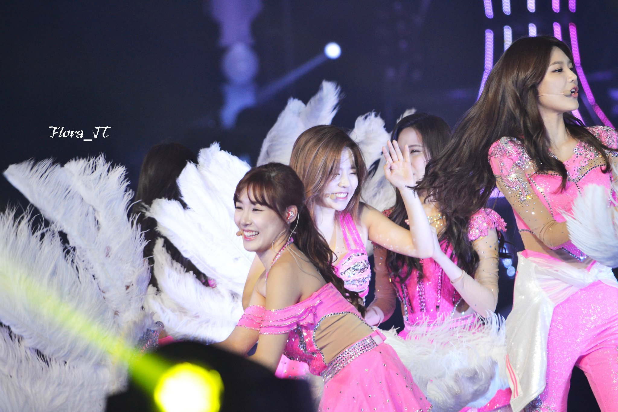 [PIC][08/09/10-11-2013]Hình ảnh mới nhất từ "2013 Girls' Generation's World Tour – Girls & Peace in HongKong" của SNSD (P2) - Page 3 48a5ea8dgw1eakxaayy5bj21kw11xalj