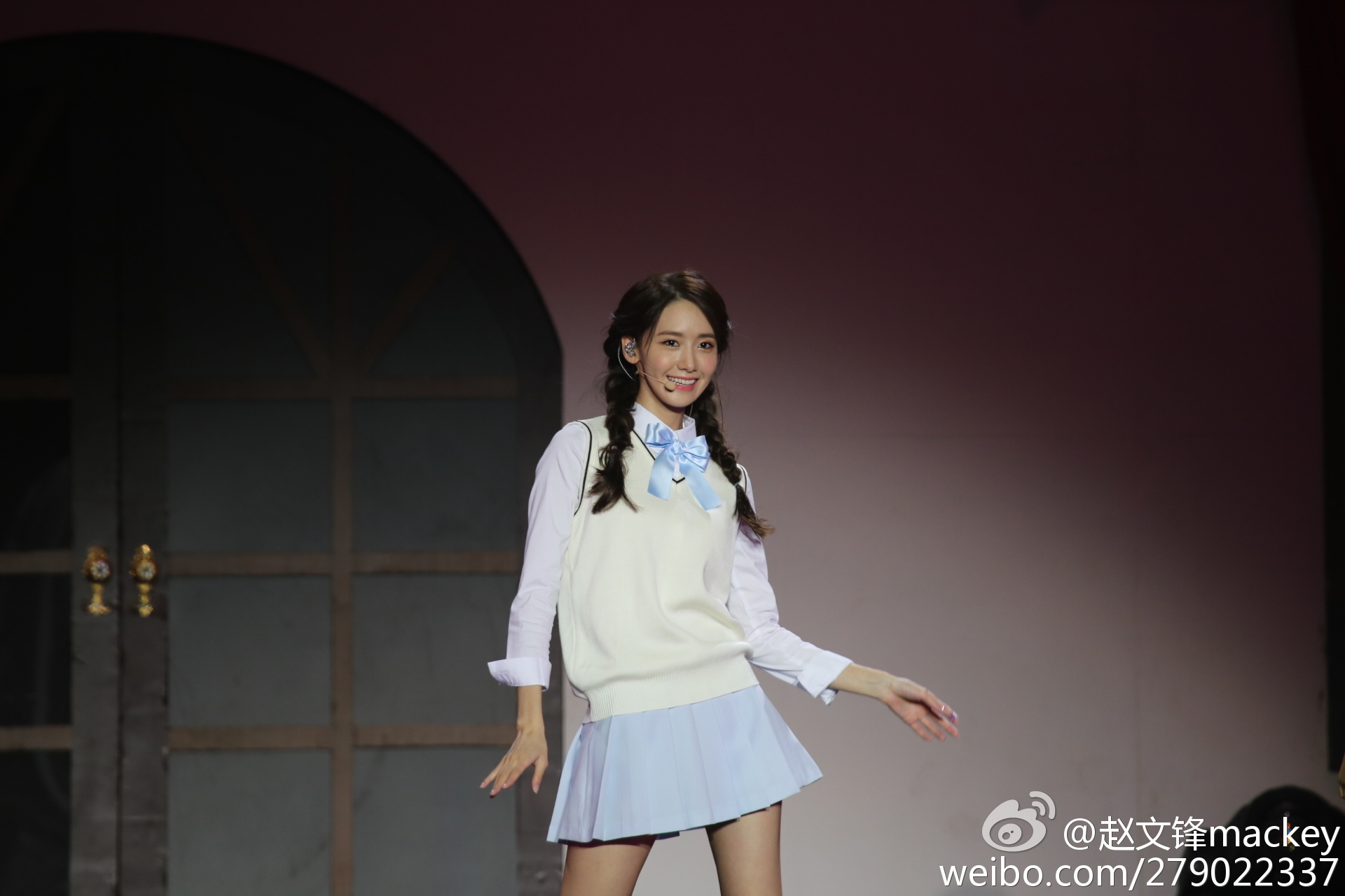 [PIC][24-07-2016]YoonA khởi hành đi Trùng Khánh - Trung Quốc để tham dự "2016 YoonA 1st Fanmeet - BLOSSOM in Chongqing" vào sáng nay - Page 2 50396a92gw1f65d6h2c94j21hc0zk16n