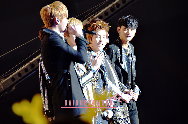 [Fantaken] 091212 EXO M XiuMin @ Chongqing Irreplaceable Concert  5b074c0atw1dzuqp4yjlbj