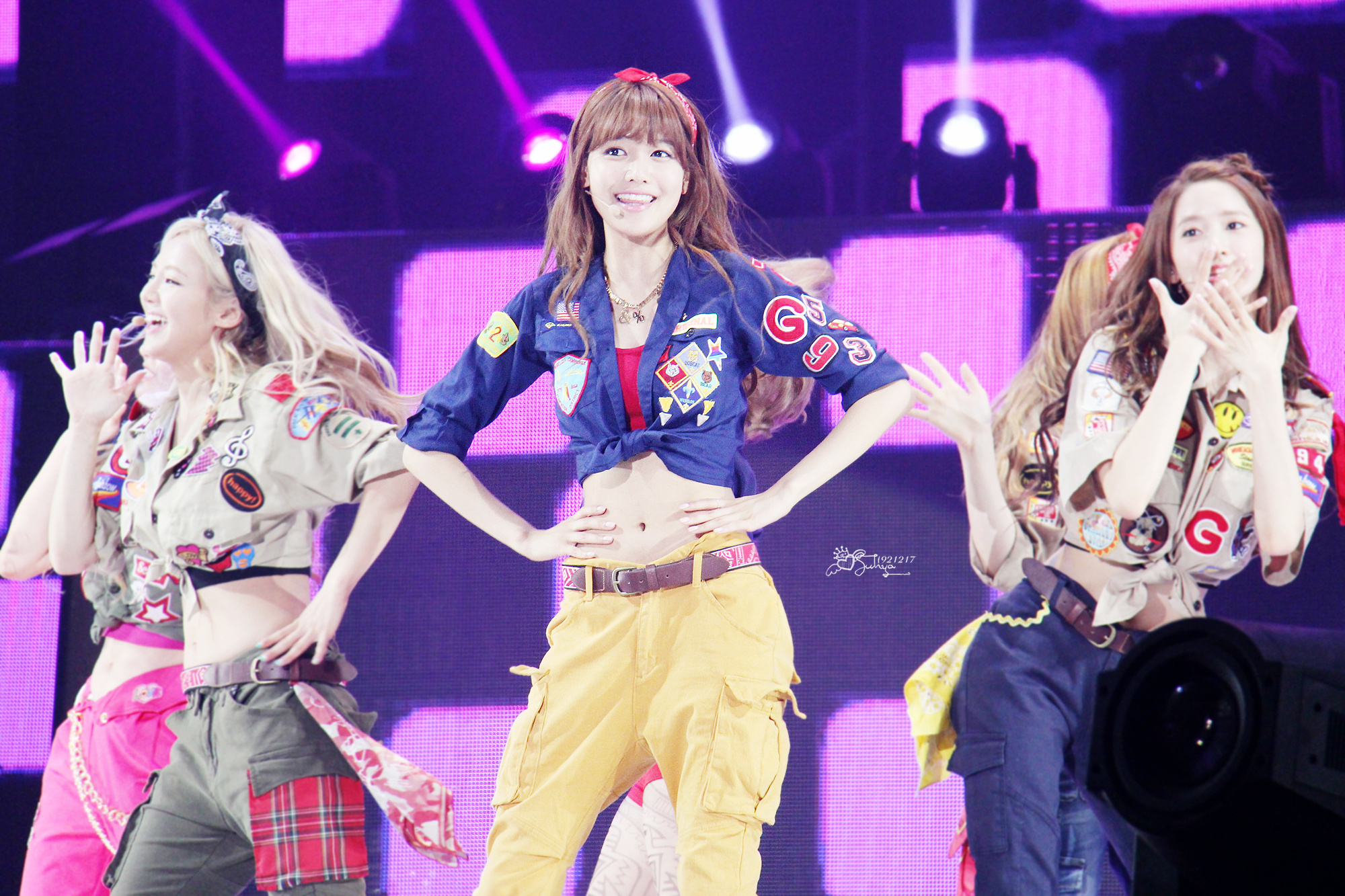 [PIC][28-06-2013]SNSD khởi hành đi Bắc Kinh để biểu diễn tại "The 15th Korea China Music Festival" vào sáng nay - Page 6 5e6b4ca5jw1e6656cpeg4j21jk1114qp