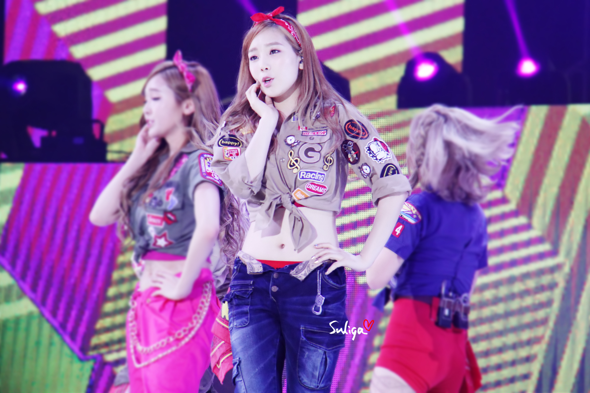 [PIC][28-06-2013]SNSD khởi hành đi Bắc Kinh để biểu diễn tại "The 15th Korea China Music Festival" vào sáng nay - Page 6 5e6b4ca5jw1e66fh3s293j21jk111e1f