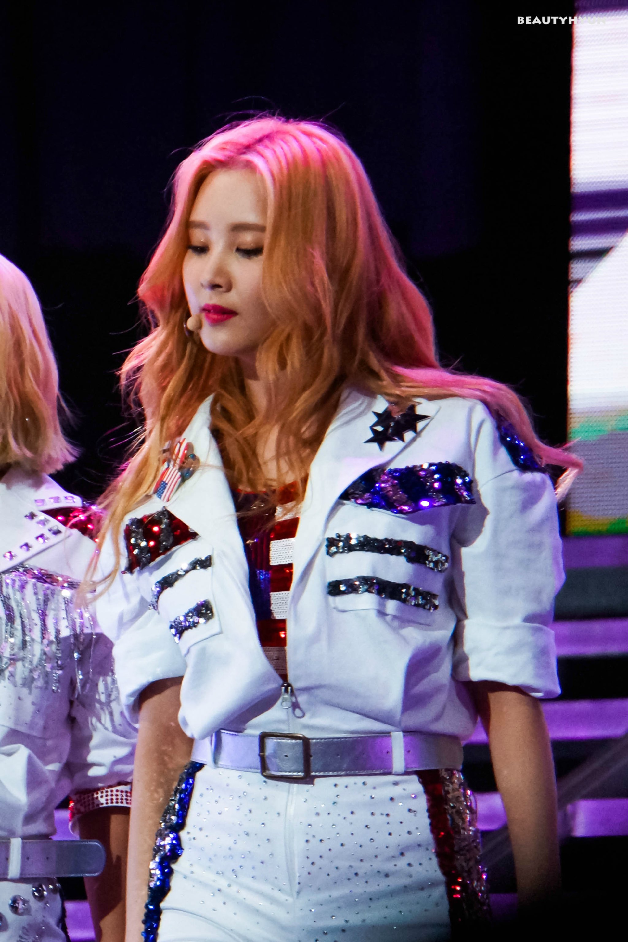 [PIC][06-08-2015]SNSD khởi hành đi New York - Mỹ để tham dự "KCON 2015" vào sáng nay - Page 7 5ec04d4bgw1euxfdu9csyj21kw2dcnfa