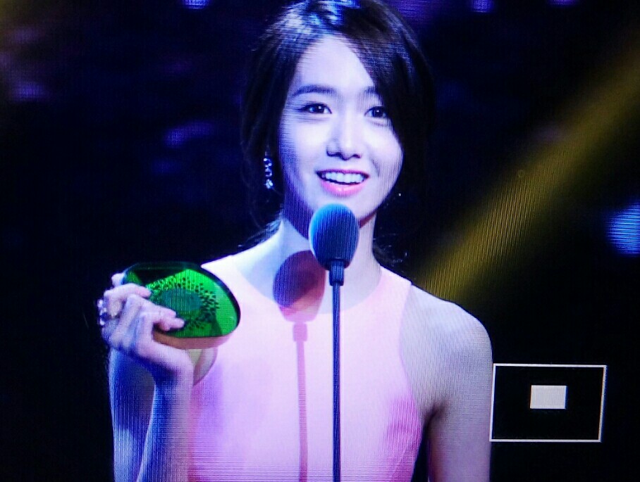 [PIC][05-12-2015]YoonA khởi hành đi Trung Quốc để tham dự "2016 iQiYi Concert 'ALL-STAR CARNIVAL'" vào sáng nay - Page 4 60495c97jw1eyp154g329j20p80j1774