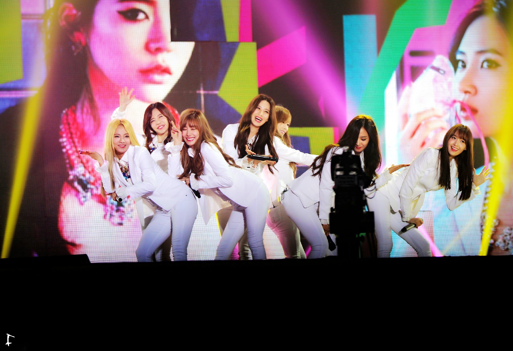 [PIC][24-10-2014]SNSD khởi hành đi Trung Quốc để biểu diễn tại "MBC Korean Music Wave in Beijing 2014" vào chiều nay - Page 2 61f28070tw1elq1ejx67oj21kw12y7f7