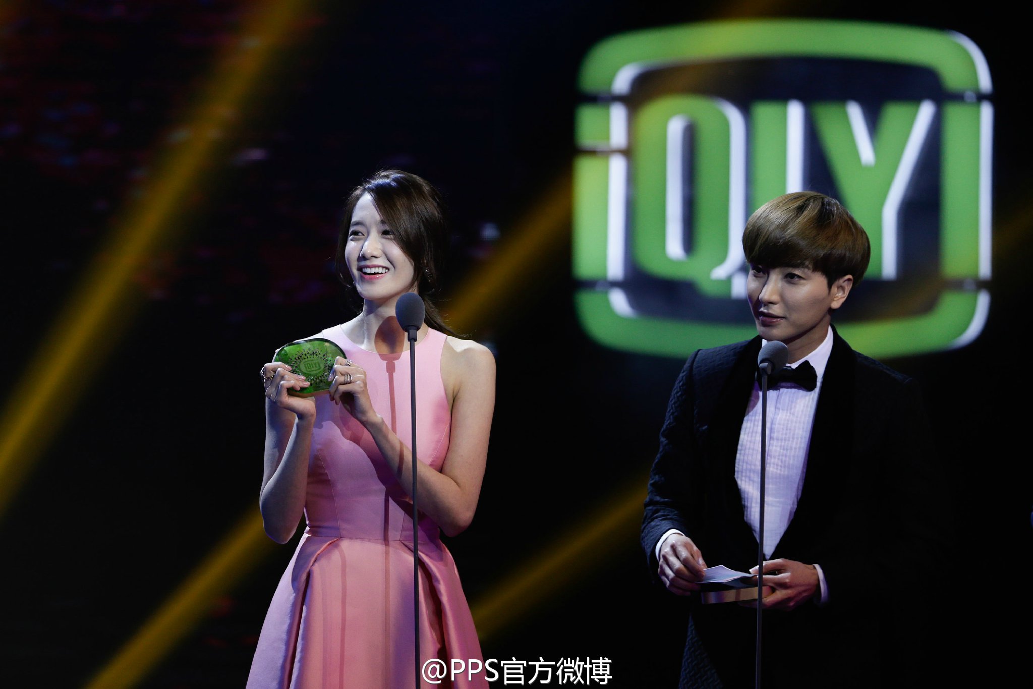 [PIC][05-12-2015]YoonA khởi hành đi Trung Quốc để tham dự "2016 iQiYi Concert 'ALL-STAR CARNIVAL'" vào sáng nay 622e3925gw1eyp23ijo77j21kw11y7a2