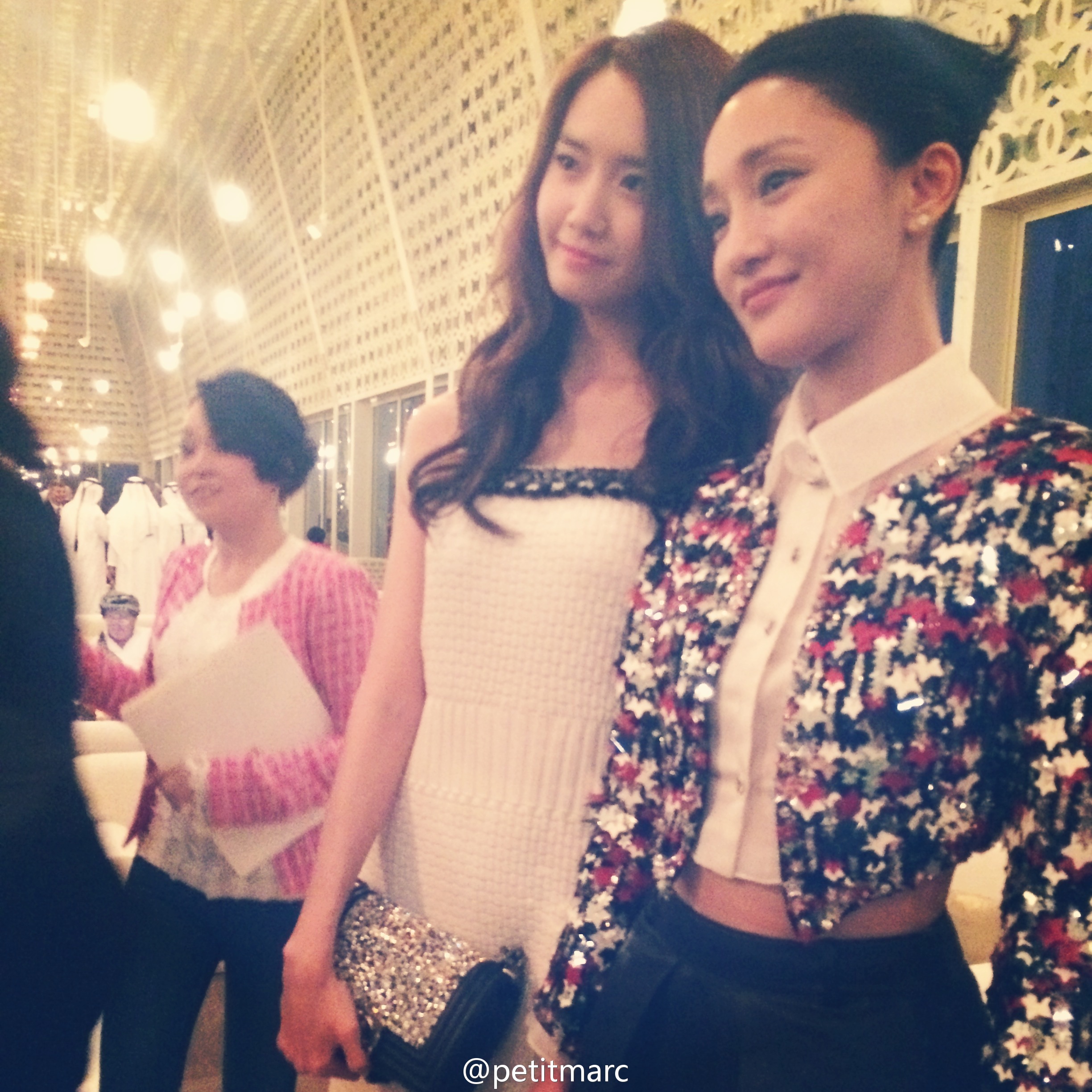 [PIC][14-03-2014]YoonA tham dự sự kiện "The Chanel Cruise 2015 Show in Dubai" vào tối qua + Selca của cô và Dakota Fanning, Châu Tấn 630f985fjw1egdcpg3gncj21w01w01kx