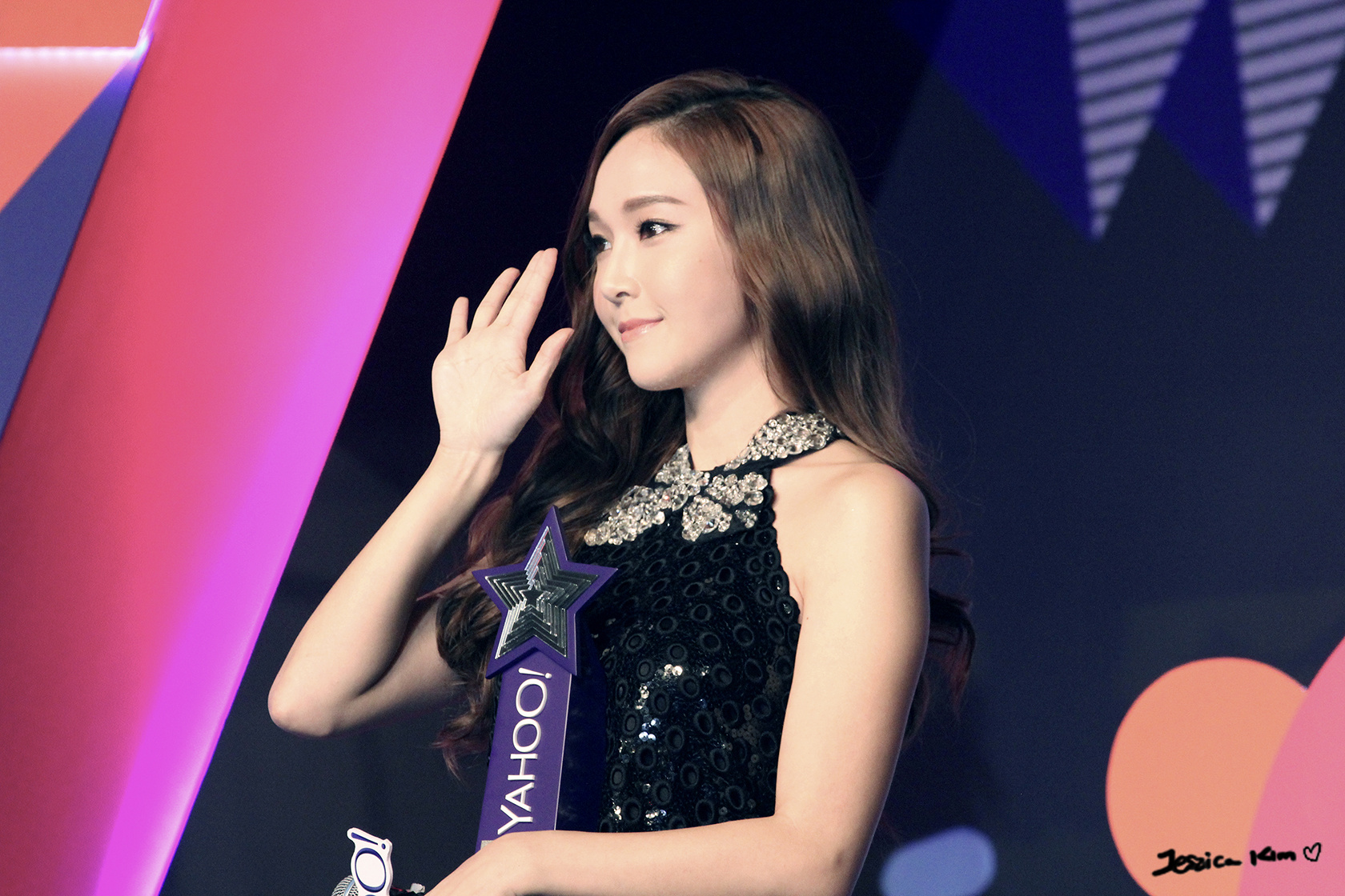 [PIC][07-12-2014]Jessica khởi hành đi Hồng Kông để tham dự "Yahoo Asia Buzz Award 2014" vào sáng nay - Page 2 656a17ebjw1en62zce8i0j21ao0v4trm