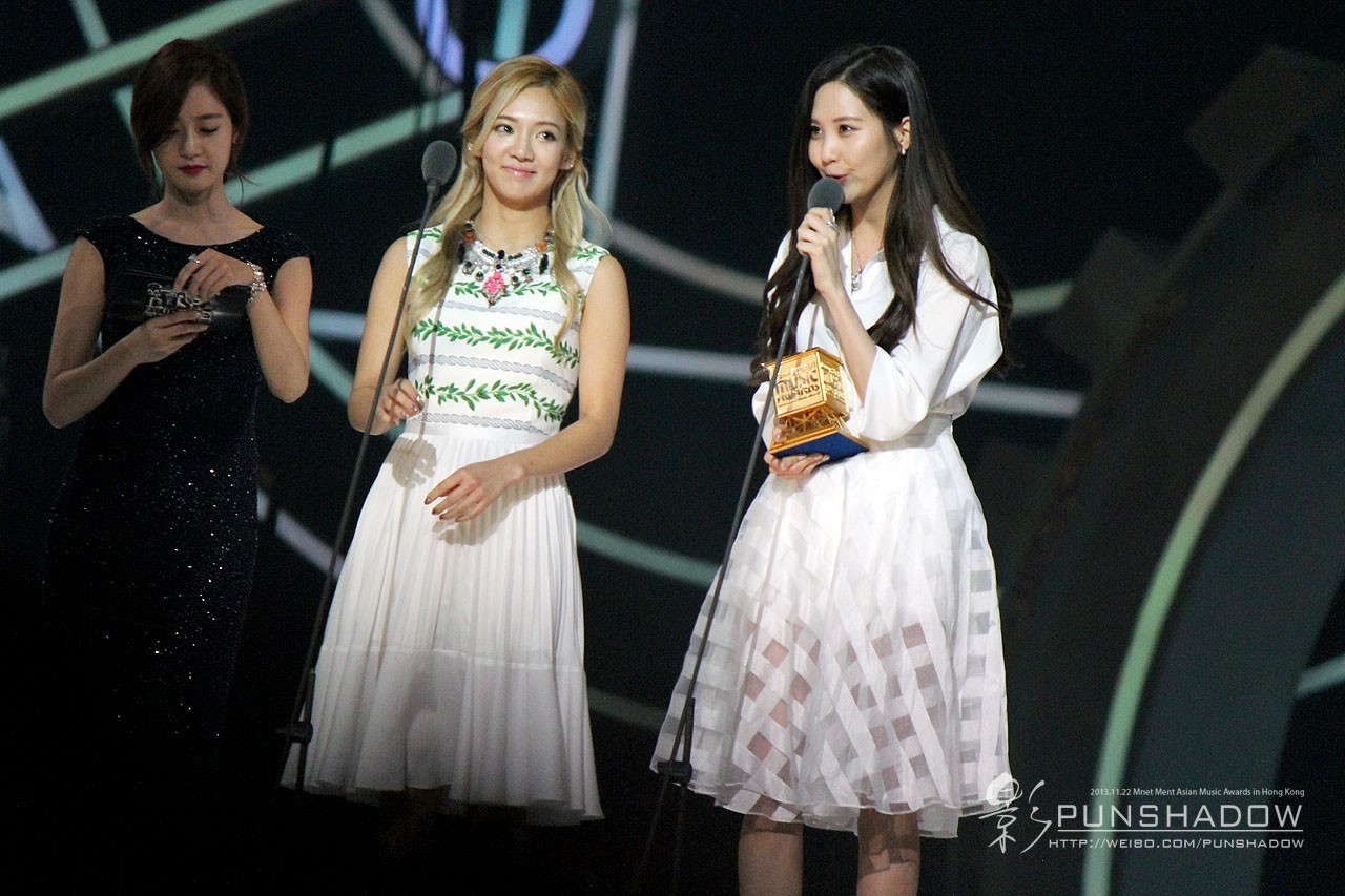 [PIC][22-11-2013]SeoHyun và HyoYeon khởi hành đi Hồng Kông để tham dự "2013 Mnet Asian Music Awards" vào sáng nay - Page 2 67bfe94bgw1eauwqzk0iej20zk0npgsi