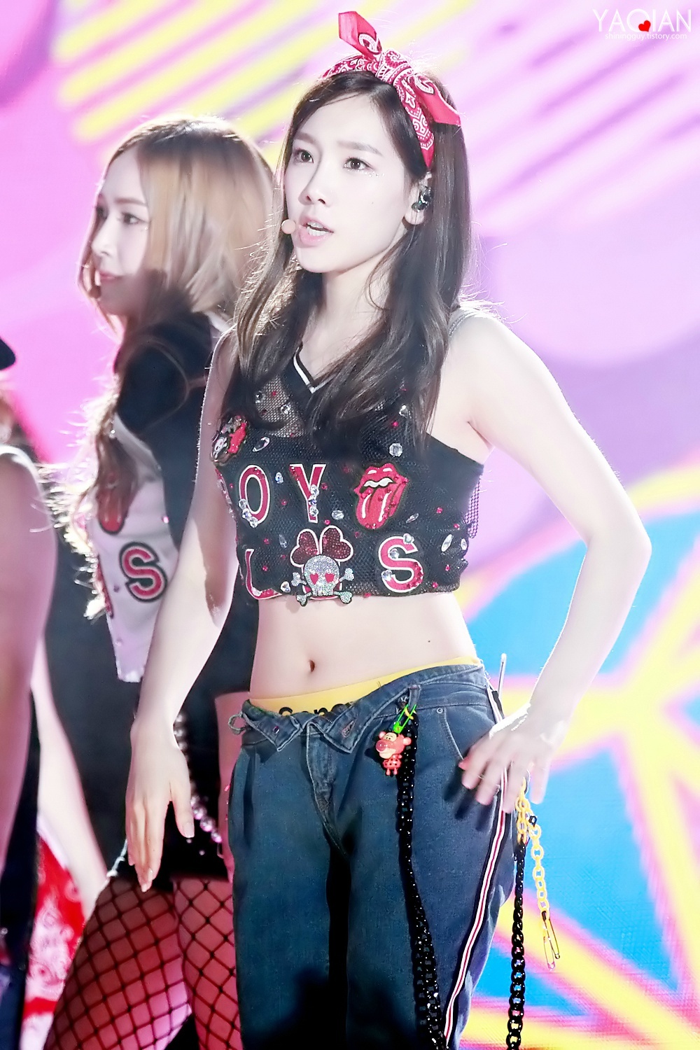 [PIC][01-09-2013]Hình ảnh mới nhất từ "Incheon Korean Music Wave 2013" của SNSD và MC YulTi vào tối nay - Page 8 6867da64gw1eainlwf8pij20rs15otl4