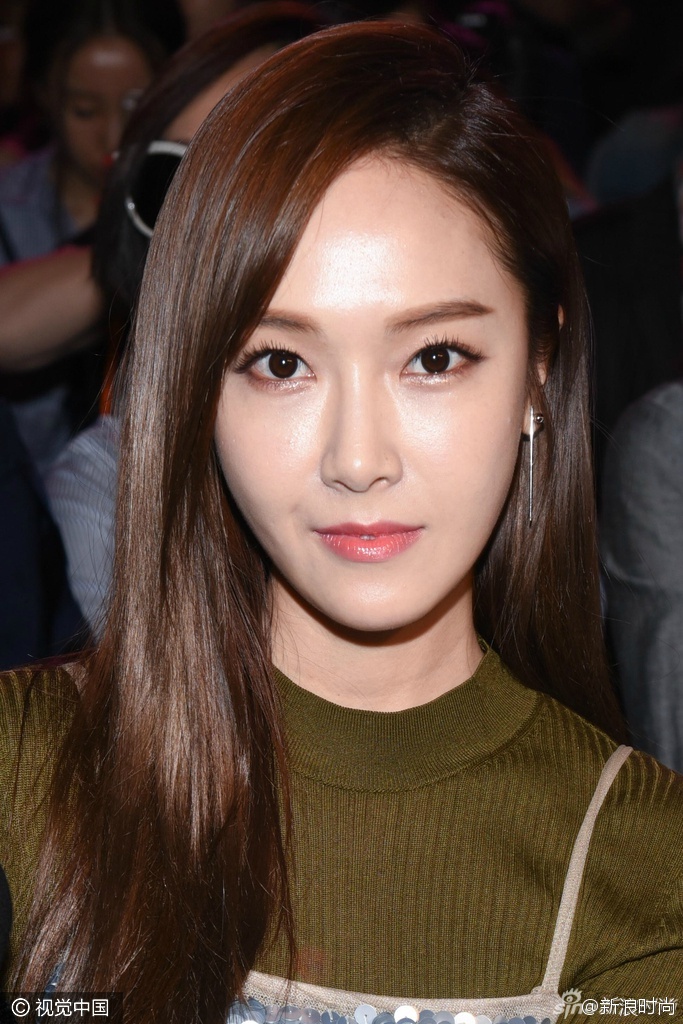 [PIC][13-09-2016]Jessica tham dự "New York Fashion Week 2017 - VERA WANG Show" vào hôm nay 693605c5jw1f7t38pyjuaj20iz0sgdmk