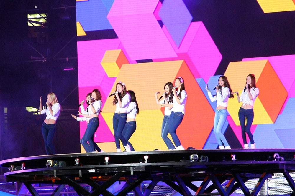 [PIC][18-10-2013]SNSD khởi hành đi Bắc Kinh để tham gia "SMTOWN Live World Tour III in Beijing" vào chiều nay - Page 4 693f8de6jw1e9qz2txa1fj20rs0iigsn