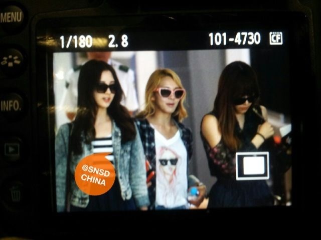 [PIC][23-09-2012]SNSD trở về Hàn Quốc vào sáng nay 6995905fjw1dx68wuawb4j