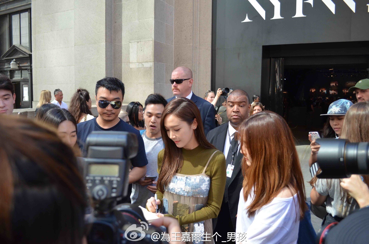 [PIC][13-09-2016]Jessica tham dự "New York Fashion Week 2017 - VERA WANG Show" vào hôm nay 6a6d3496gw1f7sz89nlhnj214a0qodpp