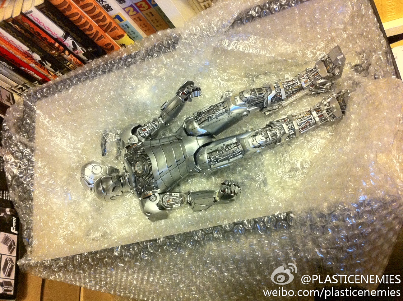 [Hot Toys] MMS150 - Iron Man 2: 1/6th scale Mark II (Armor Unleashed Version)  - Página 5 6a853733gw1dpjj7o4e6mj