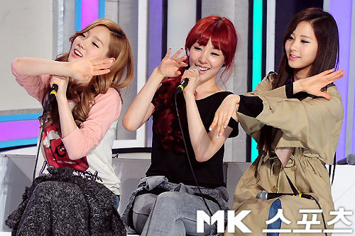  [PICS] 08.05.12 TaeTiSeo - MBC Music Show Champion 6ab4d7e5gw1dsr3a6uuzej