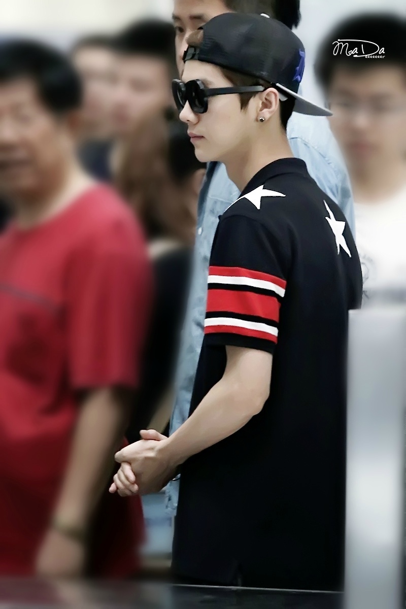 [FANTAKEN] 140717 Shanghai Airport [16P] 6c97debfjw1eifr2pqctsj20m80xcq78