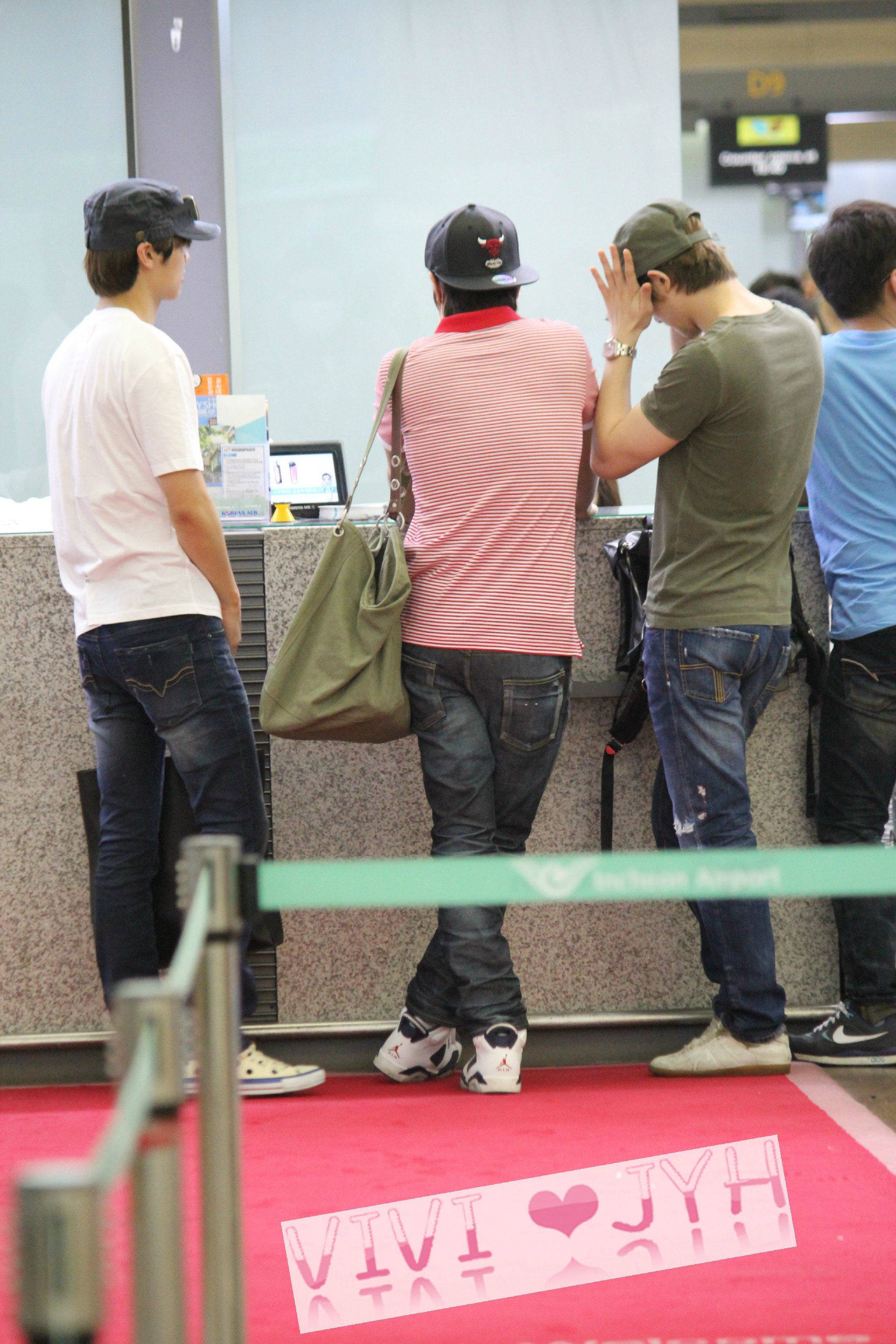 [PHOTOS] CNBLUE @ Incheon Airport, go to Japan (28.07.13) 6eada448jw1e72xldyvmjj21kw2dcnkm