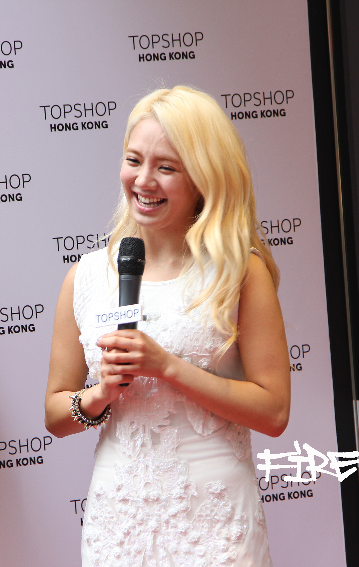 [PIC][06-06-2013]HyoYeon khởi hành đi Hồng Kông để tham dự Lễ khai trương cửa hàng "Topshop" chi nhánh ở Hồng Kông - Page 2 709c9e74gw1e5gha9gtp8j20ys1j0qj1