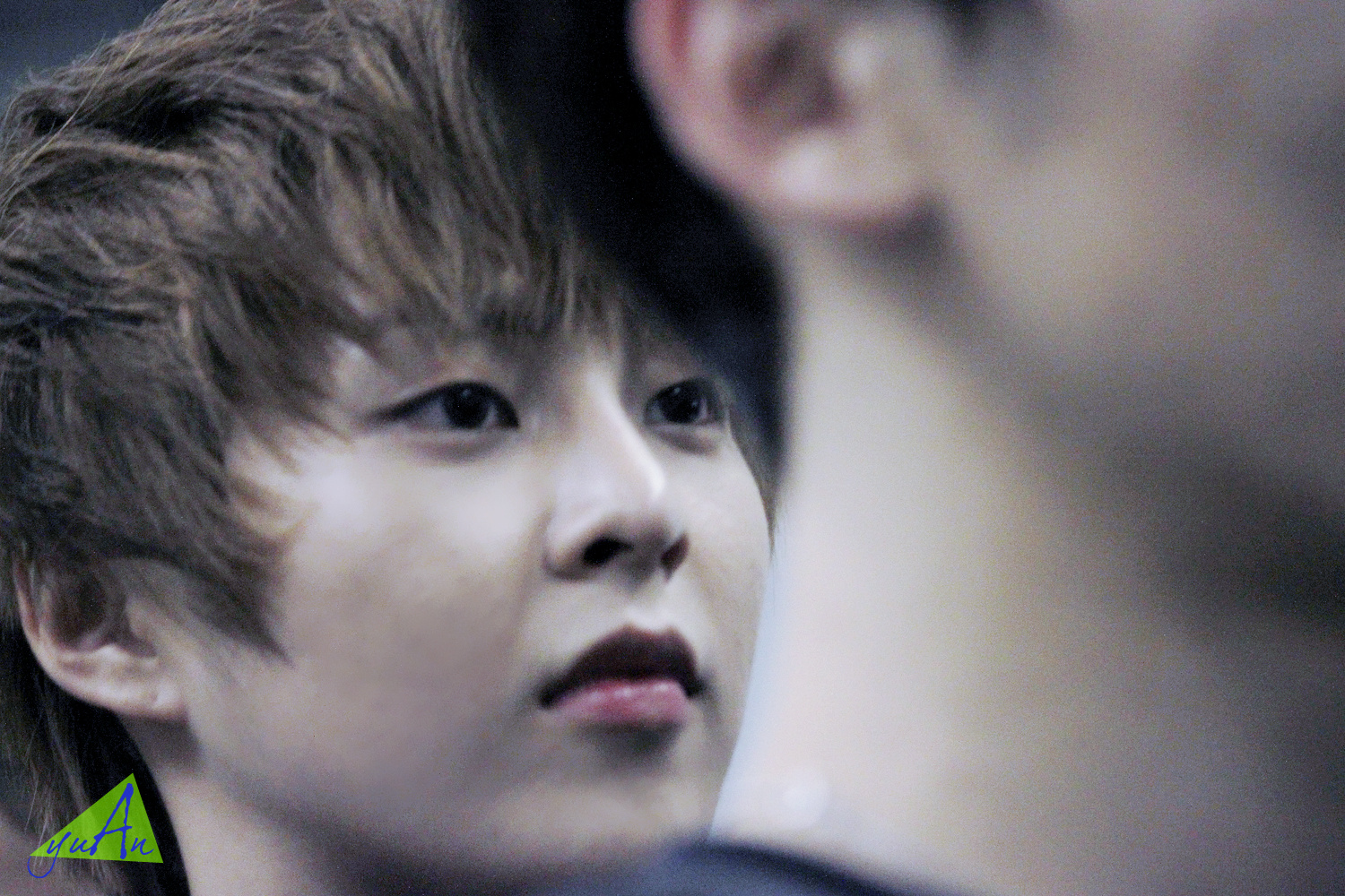 [Fantaken] 291112 EXO M XiuMin @ Incheon + HongKong Airport 784c7101gw1dzmuihalo8j