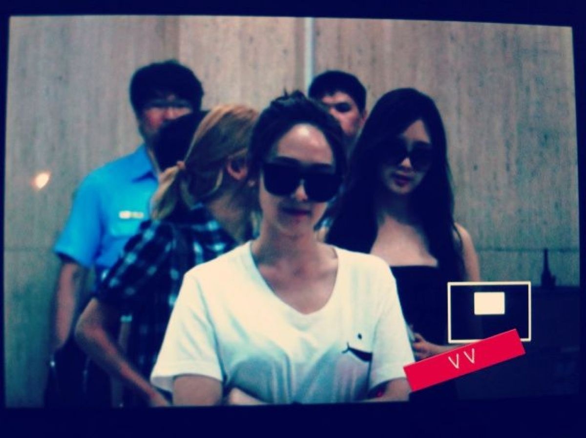 [PIC][15-08-2012]SNSD trở về Hàn Quốc vào trưa nay sau chuyến đi đến Nhật Bản quay MV cho ca khúc mới 7ae808d7jw1dvx8pqm1mkj