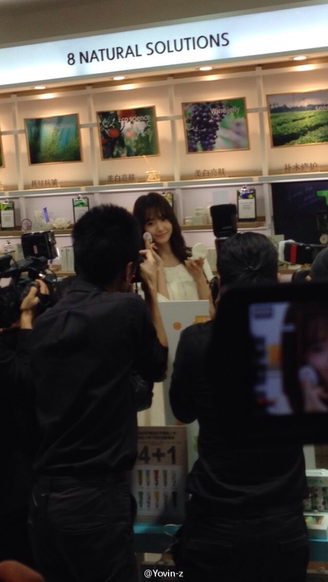 [PIC][15-01-2015]YoonA xuất hiện tại Thượng Hải - Trung Quốc để quảng bá cho sản phẩm mới của thương hiệu "Innisfree" vào trưa nay - Page 2 80e54811jw1eoa4v9i9j2j20hs0vkgor