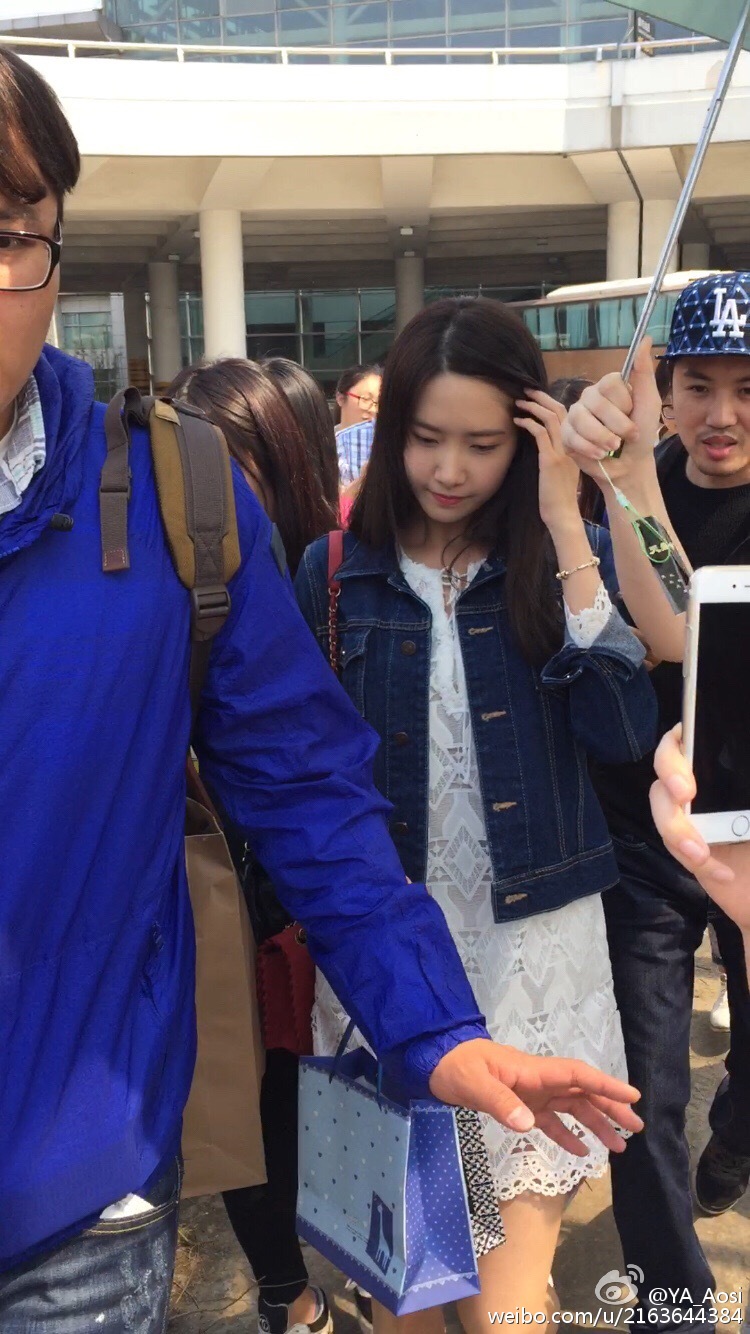[PIC][28-04-2015]YoonA khởi hành đi Trung Quốc vào trưa nay 80f697e0jw1erl9xdljfmj20ku112ah3