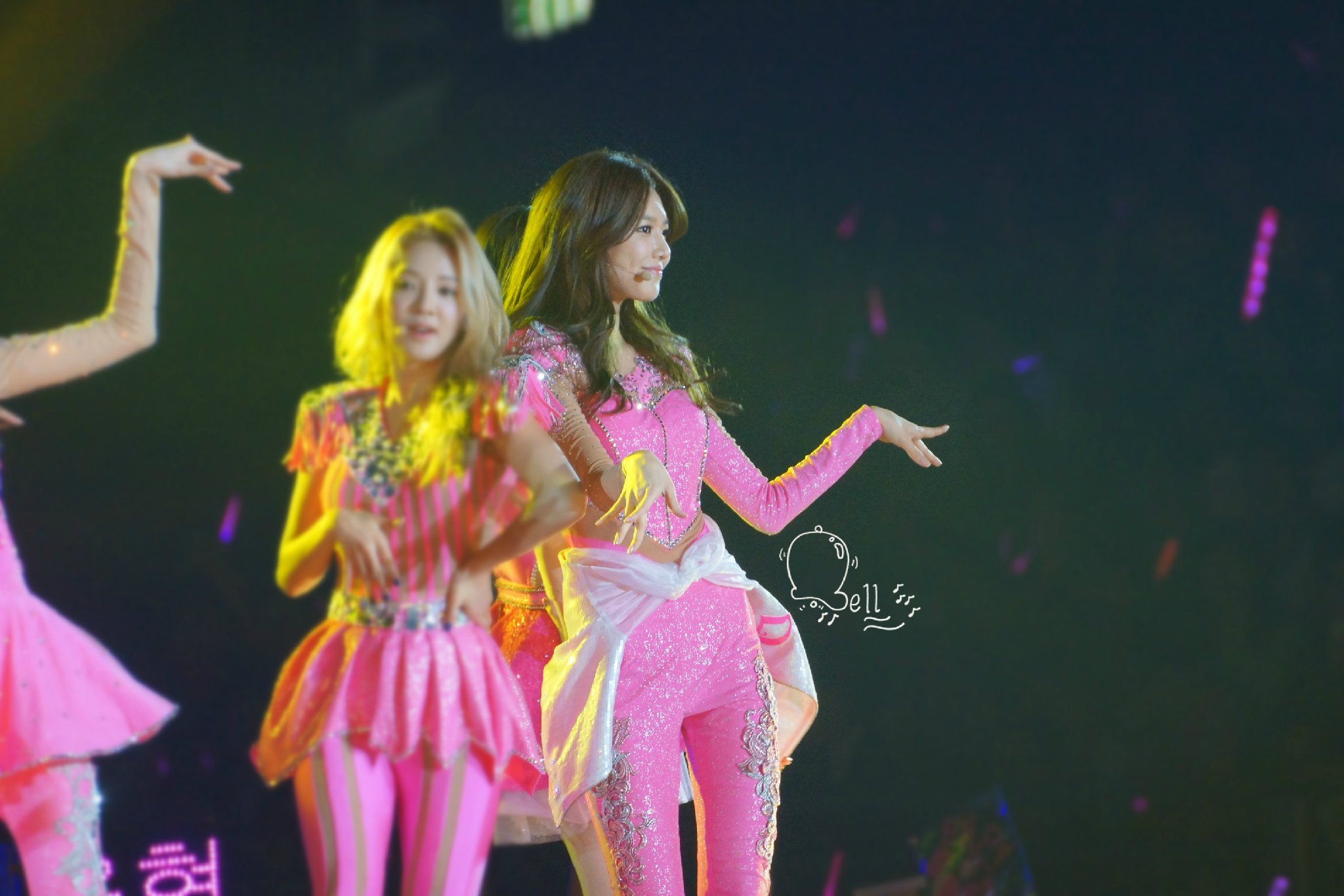 [PIC][08/09/10-11-2013]Hình ảnh mới nhất từ "2013 Girls' Generation's World Tour – Girls & Peace in HongKong" của SNSD - Page 15 81a99ffbgw1eafyngwfkxj21kw11xn3h