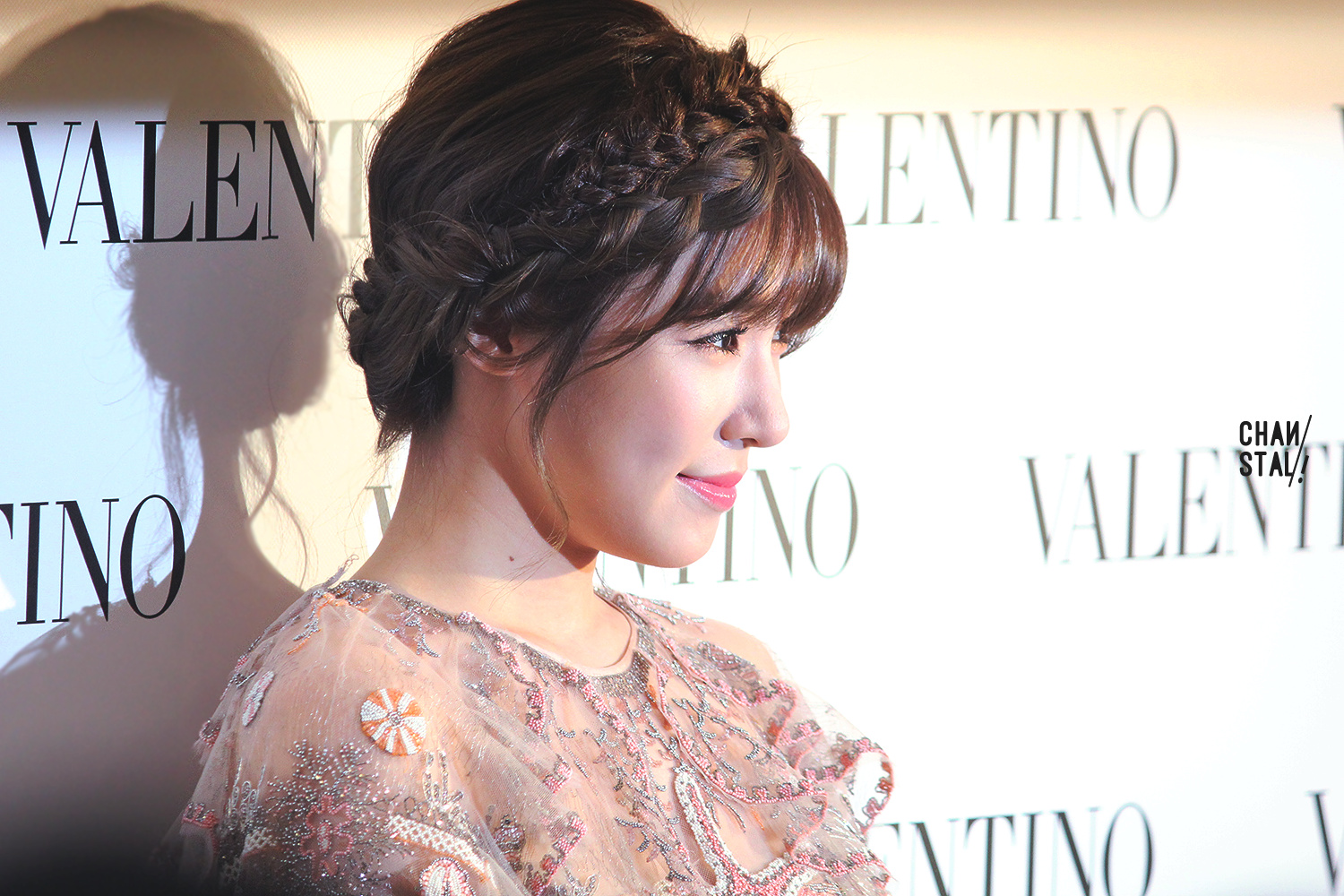 [PIC][04-02-2015]Tiffany khởi hành đi Hồng Kông để tham dự sự kện "Valentino Flagship Grand Opening" vào trưa nay - Page 3 87a21c72jw1eoytrd4ibtj215o0rsdvp