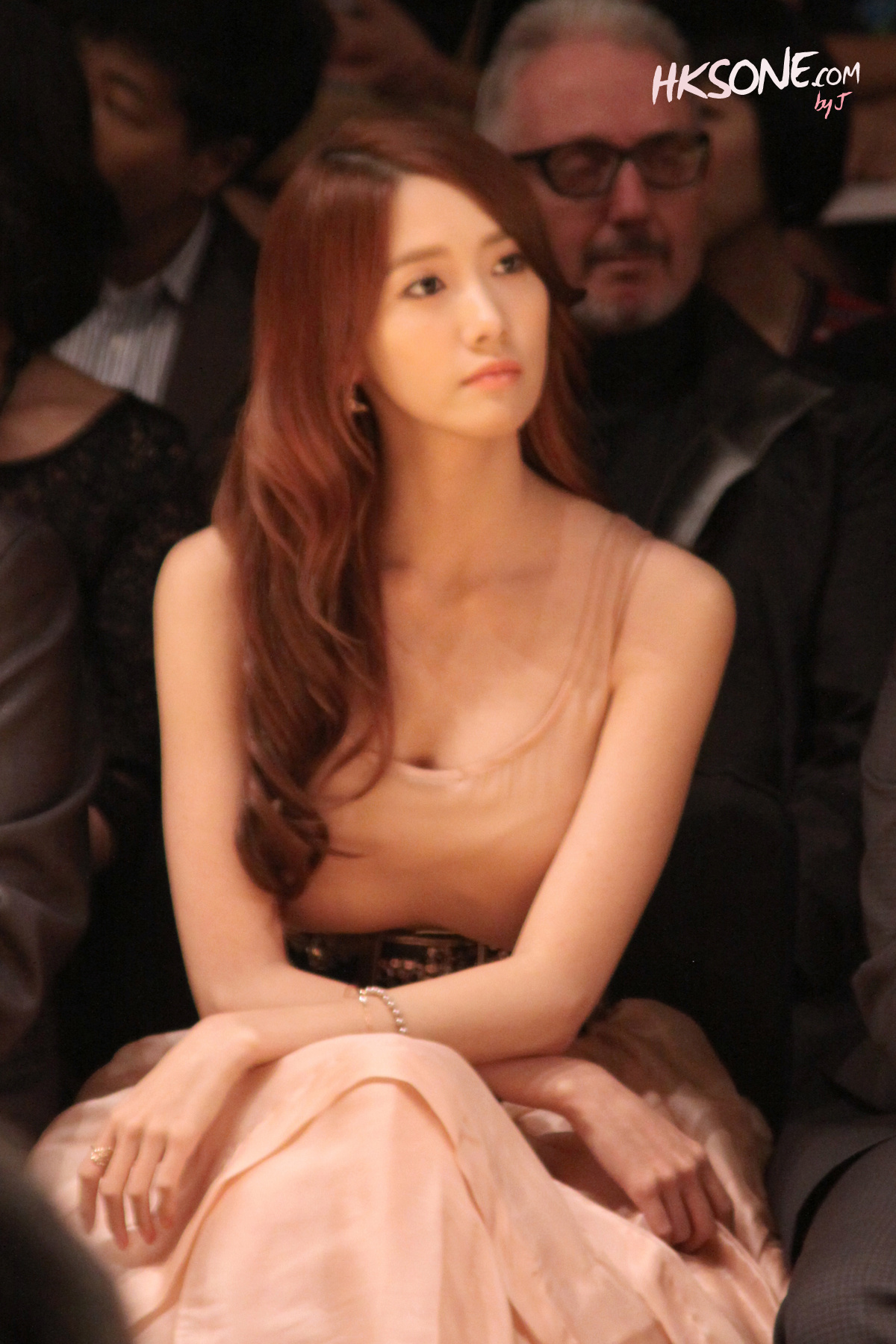 [PIC][31-10-2012]YoonA khởi hành đi Hồng Kông để tham gia sự kiện thời trang "Vivienne Westwood"  - Page 4 8af9a0acgw1dyhvija3ltj